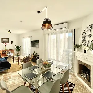 Riviera By The 2 Bedroom Apartamento